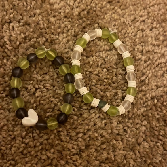 Two green bracelets - Picture 1 of 3